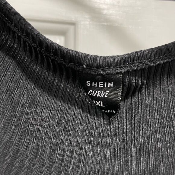 Black shortsleeve top SHEIN curve size 4xl - Picture 2 of 5